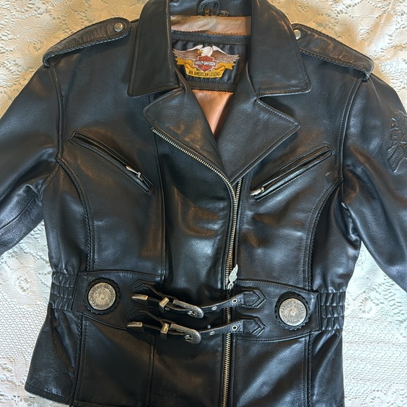 Vintage woman’s Medium Harley Davidson Leather riding jacket zippers and buckles - Picture 2 of 14